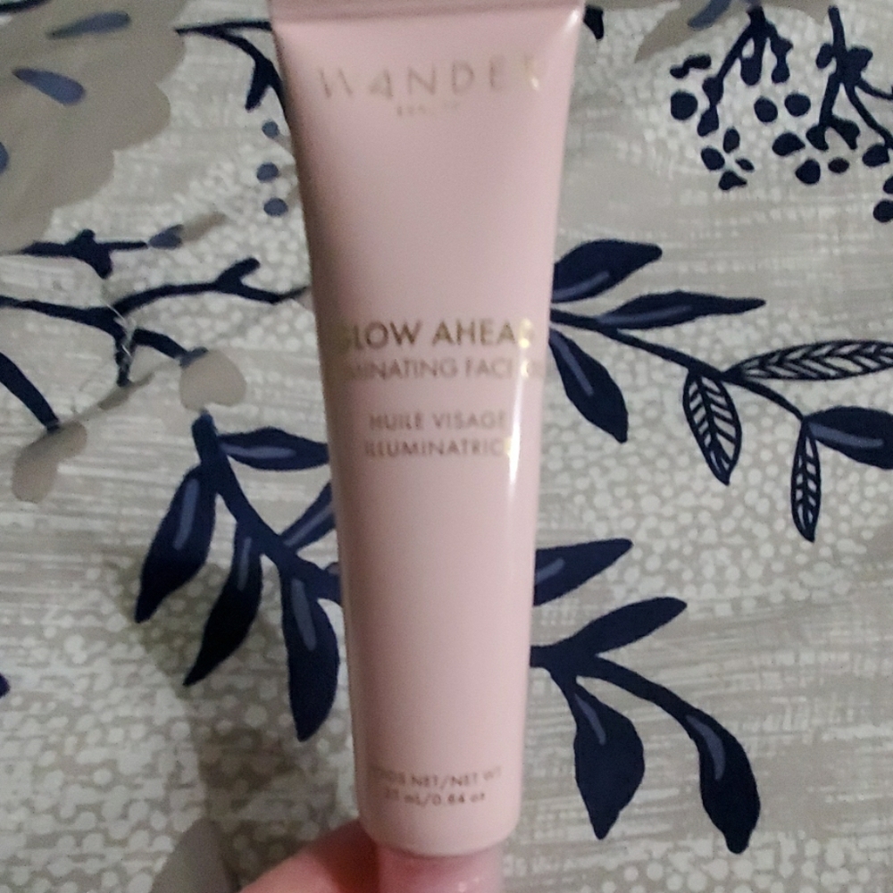 Wander glow ahead illuminating facial oil